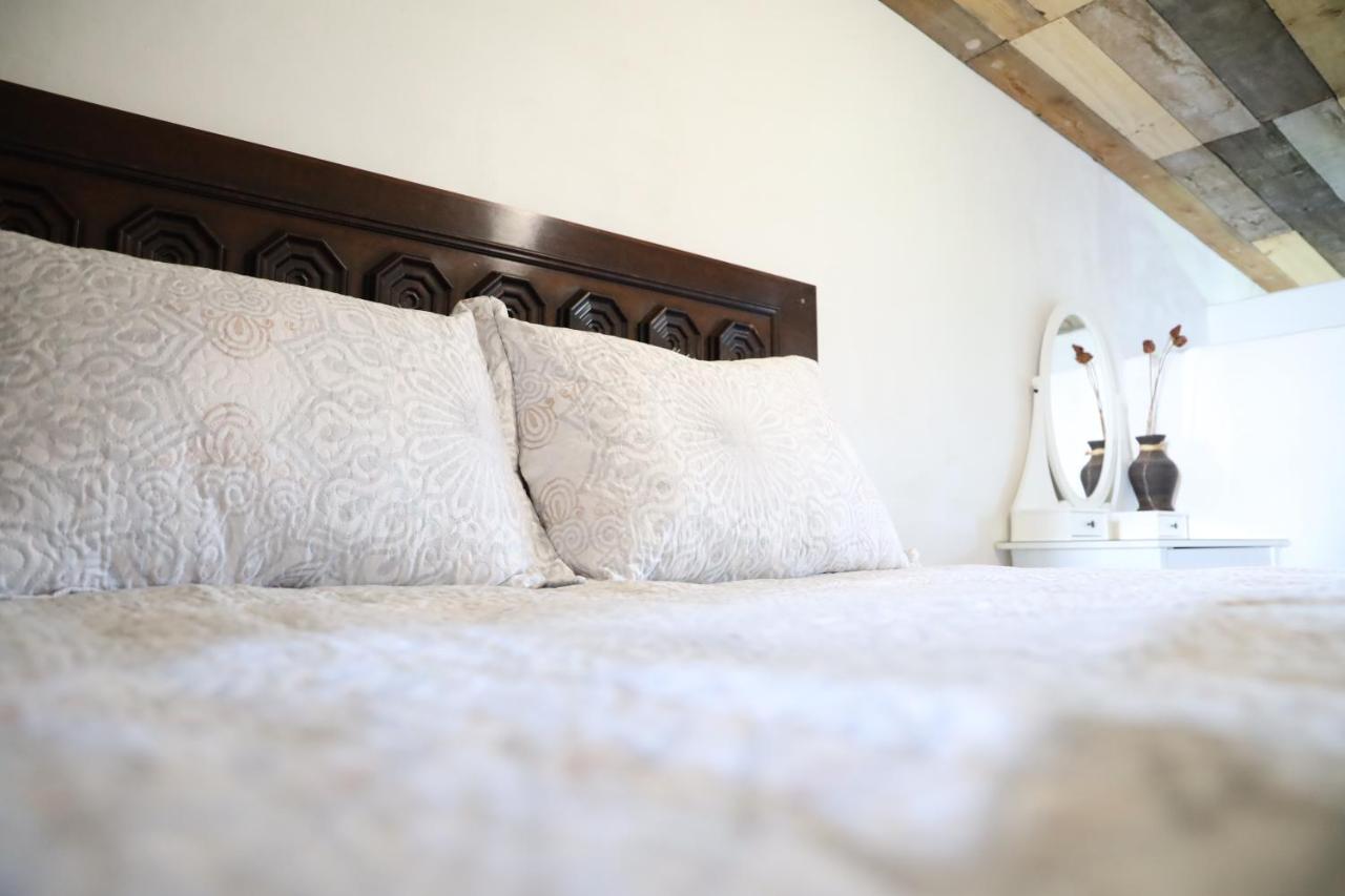 La Finestra Del Delta Guest House Л'Ампола Екстериор снимка