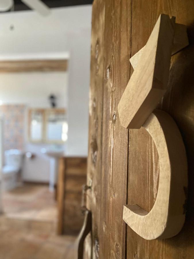 La Finestra Del Delta Guest House Л'Ампола Екстериор снимка